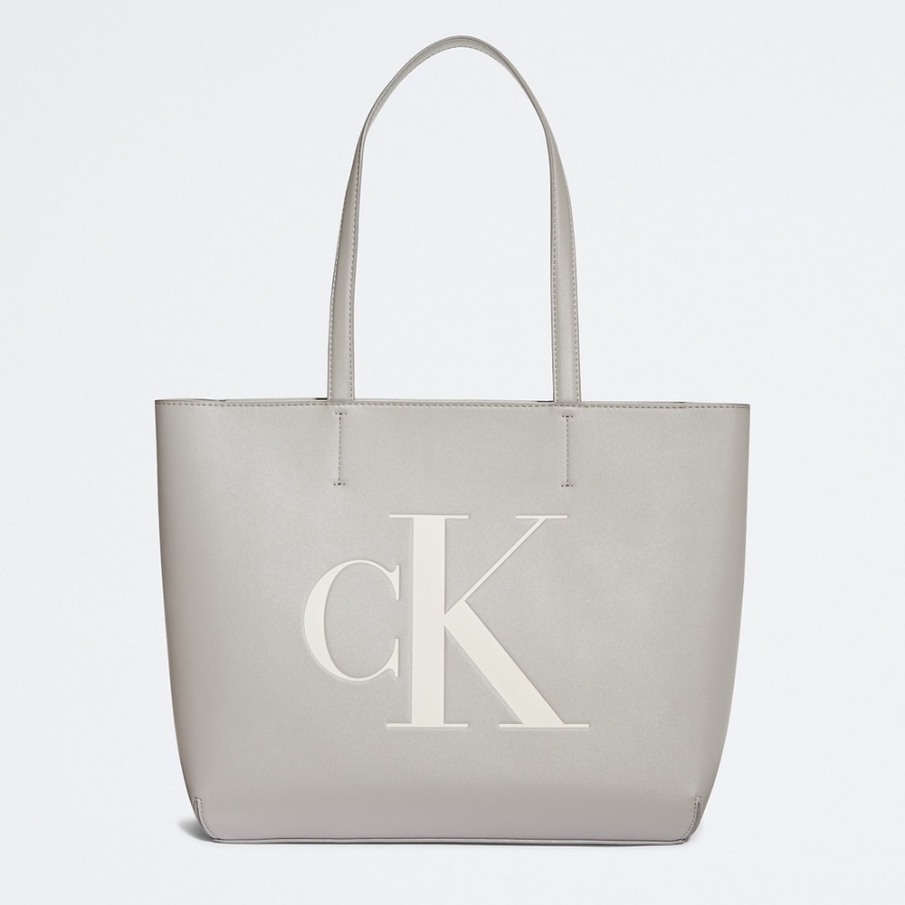 Calvin Klein - Sculpted Monogram Shopper Bag